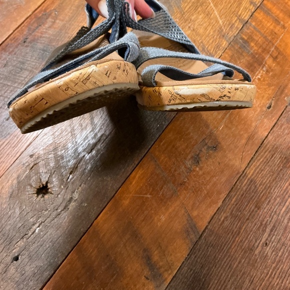 Skechers Women’s Beverlee High Tea Wedge Sandals with Denim Blue Straps Size 7.5 - Picture 9 of 9